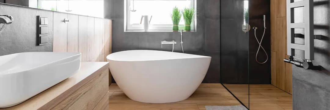 Jak urządzić łazienkę z wanną i prysznicem, aby zyskać więcej przestrzeni?
