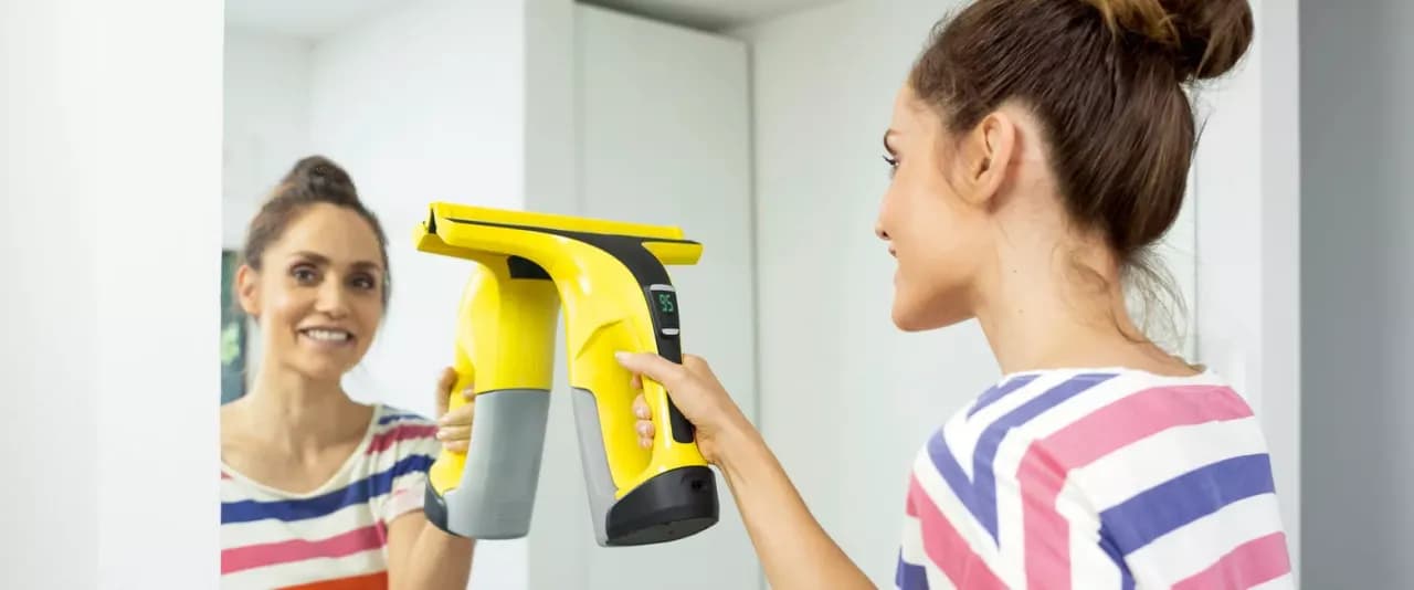 Czym myć lustro, aby uniknąć smug i uzyskać idealny blask?