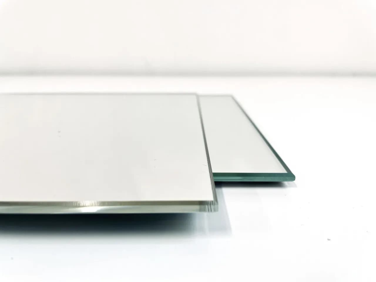 Jaki kolor ma lustro? Odkryj tajemnice jego odcieni i właściwości