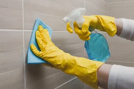Skuteczne sposoby na mycie kafelków w łazience bez wysiłku